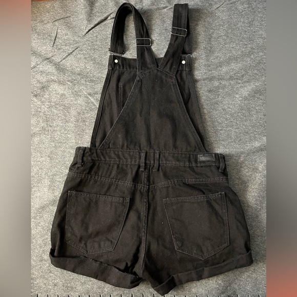 Pull & Bear Black Denim Overall-Shorts - Picture 2 of 7